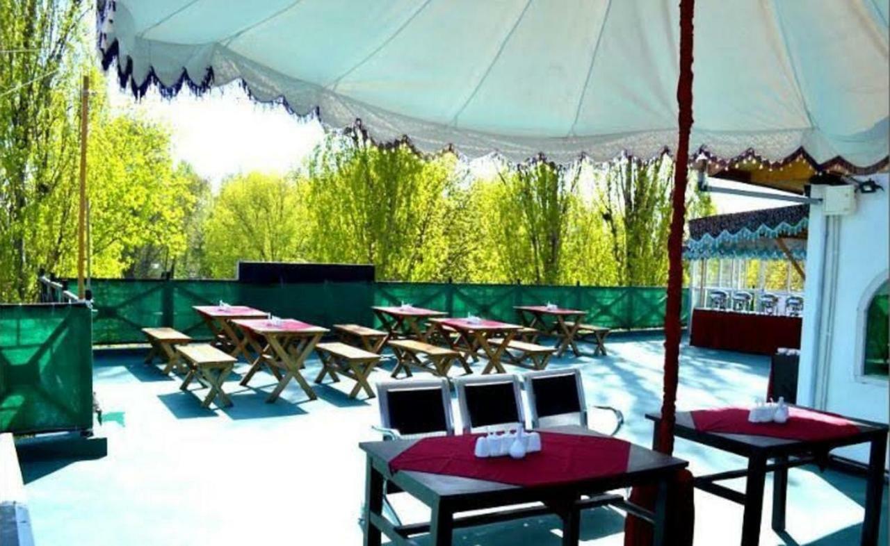 Hotel Green Leaf Srinagar Dış mekan fotoğraf