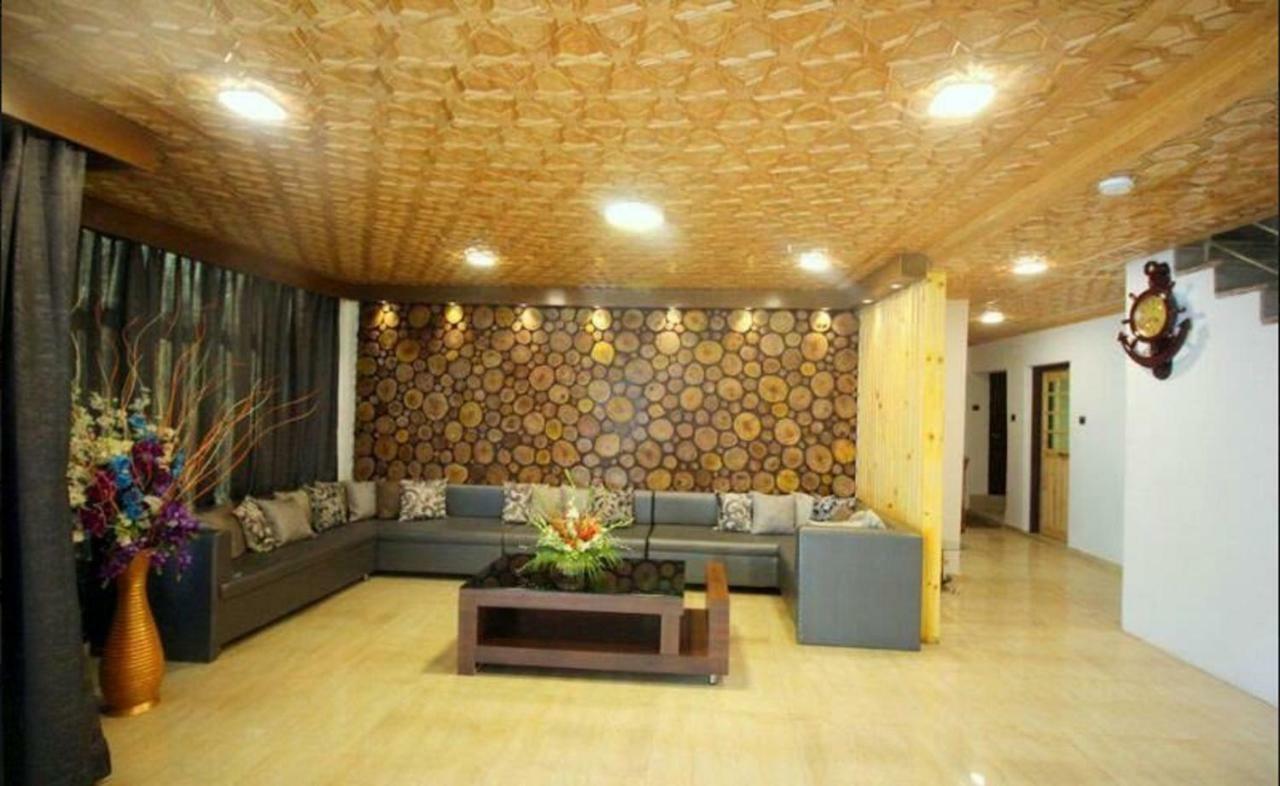 Hotel Green Leaf Srinagar Dış mekan fotoğraf